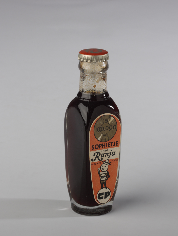 Flesje 'Sophietje drinkt Ranja met een rietje' (Promotiemateriaal Ranja CP Fabrieken NV Groningen).